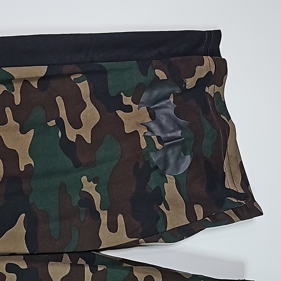 Batman small green and brown camo athletic shorts - Picture 3 of 6